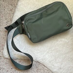 lululemon athletica Olive everywhere Belt Bag
